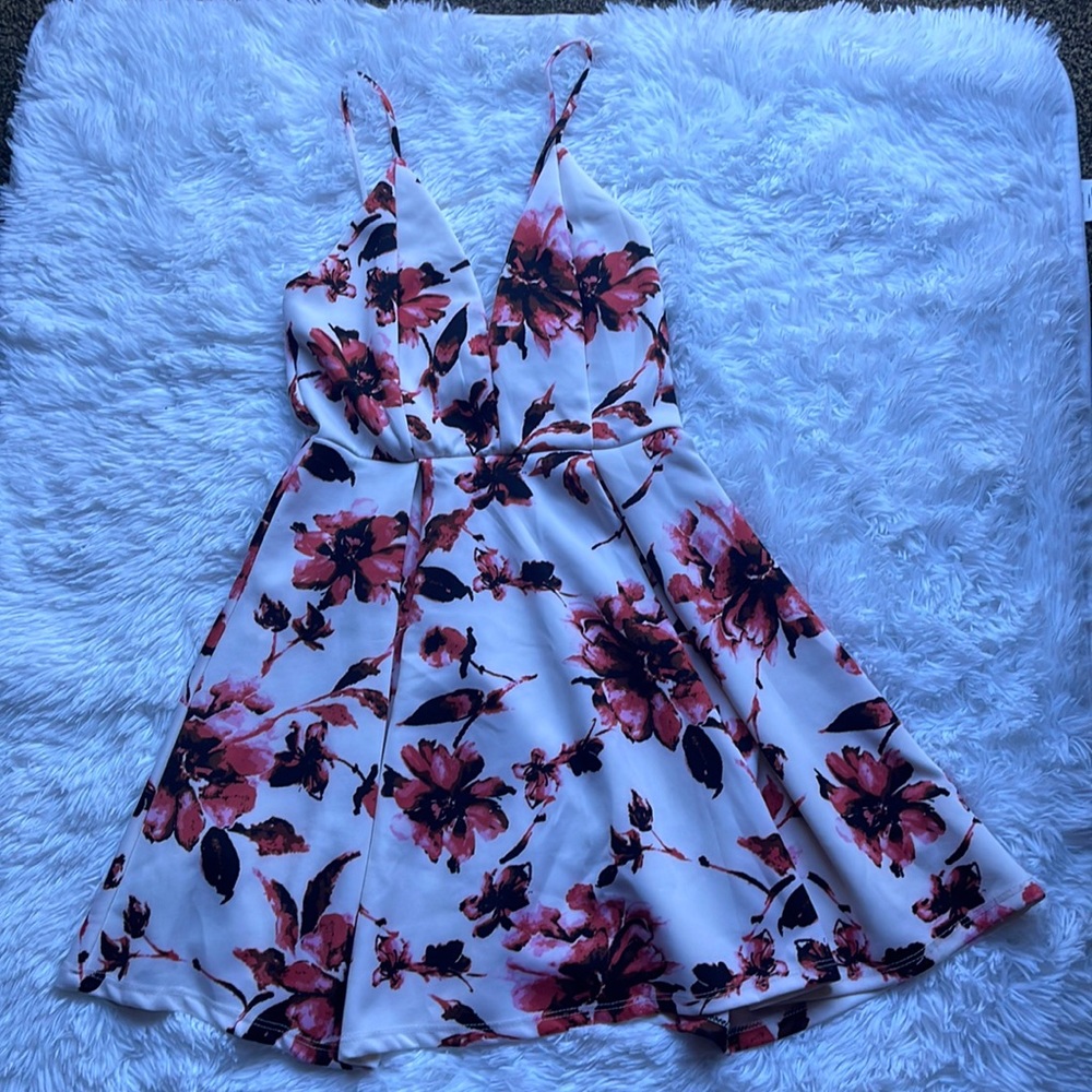 Fashion Nova White and Red Floral Dress Size L